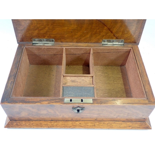 950 - An Edwardian oak cigar box with silver plated mounts, 28.5 x 17.5 x 9cm