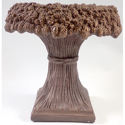 967 - A plaster sheaf of corn jardiniere stand, 23cm tall