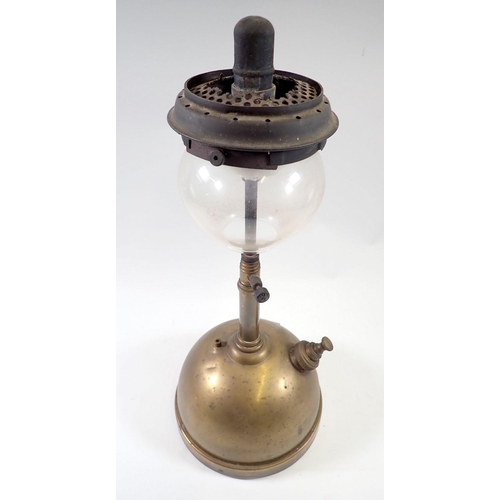 976 - A Victorian brass parafin lamp, 41cm tall