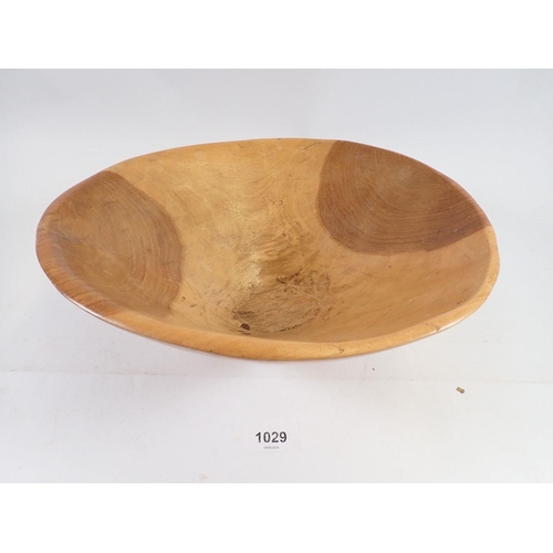 1029 - A carved wooden rustic bowl, 29cm