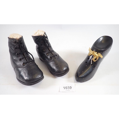 1039 - A pair of Victorian children's leather boots, 15cm and a carved ebony shoe