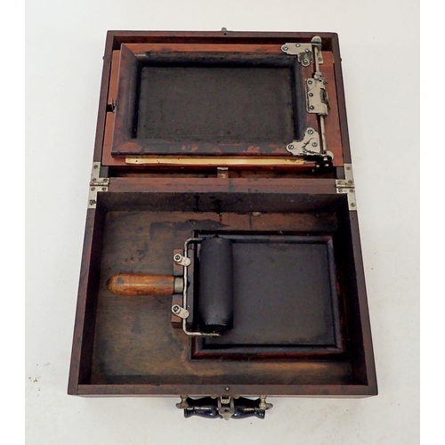 1073 - An old printing set, boxed