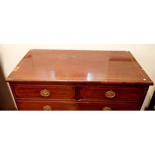 1084 - An early 19th century mahogany chest of two short and three long drawers on splay supports, 104cm wi... 