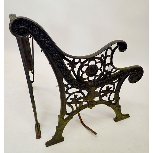 1119 - A pair of Victorian cast iron bench ends