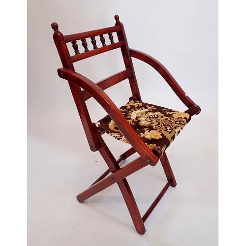 1125 - An Edwardian folding child's chair