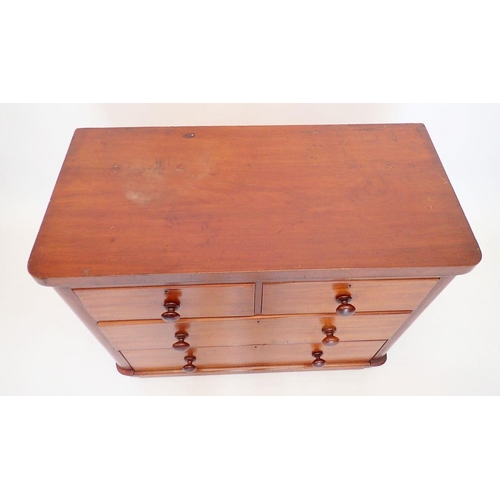 1142 - A Victorian mahogany chest of two short and two long drawers, 100 x 47 x 85cm