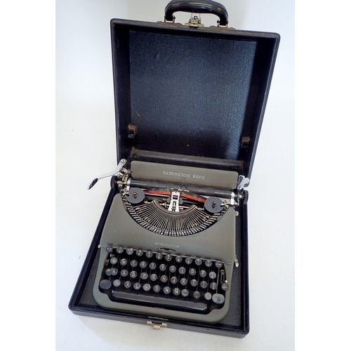 1172 - A Remington vintage typewriter