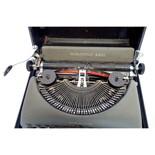 1172 - A Remington vintage typewriter