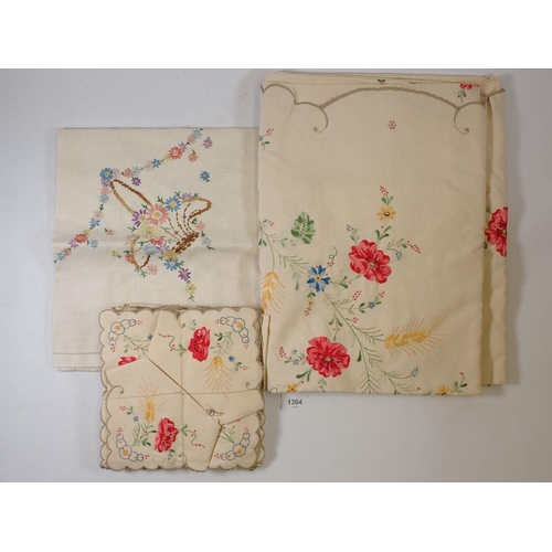 1304 - A vintage floral embroidered table cloth and matching napkins and other table linen