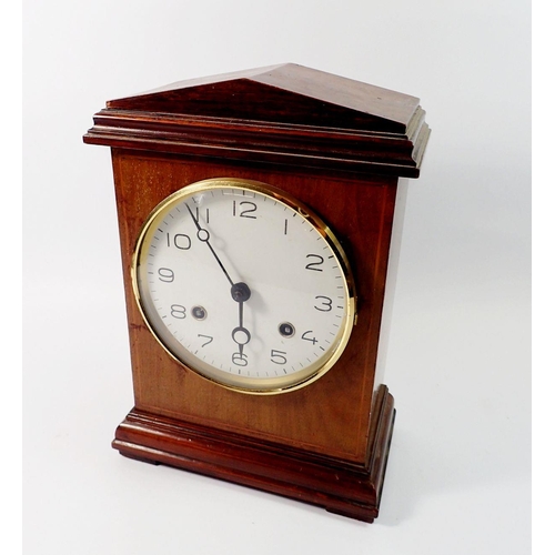 1394 - A 19th century mahogany mantel clock with arch top and enamel dial with pendulum and key, 31cm tall