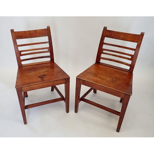 1432 - A pair of Georgian mahogany bar back chairs with solid seats