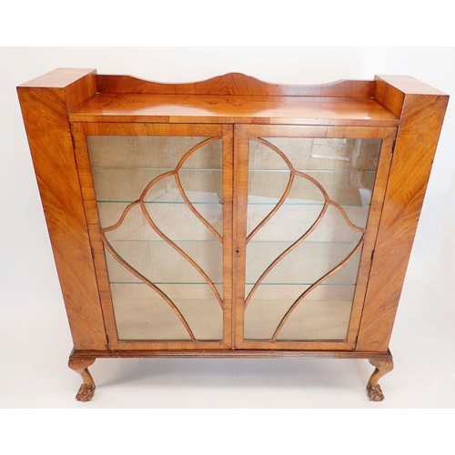 1483 - A 1950's walnut two door display cabinet with shell display bars, 119cm wide x 31cm deep