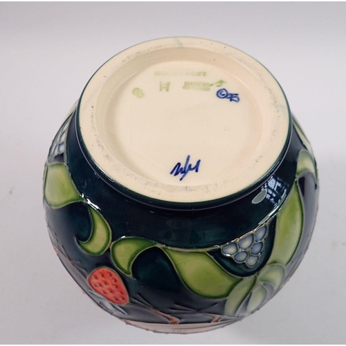 185 - A Moorcroft vase in the Strawberry Thief pattern, 19cm tall