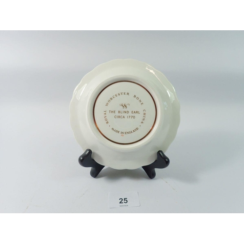 25 - A Royal Worcester Blind Earl pattern dish, 15cm diameter