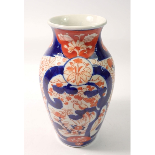 278 - A Japanese Imari vase, 19cm tall