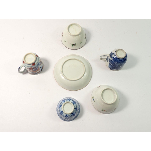 298 - A collection of Chinese tea bowls, cups and saucers and other odds