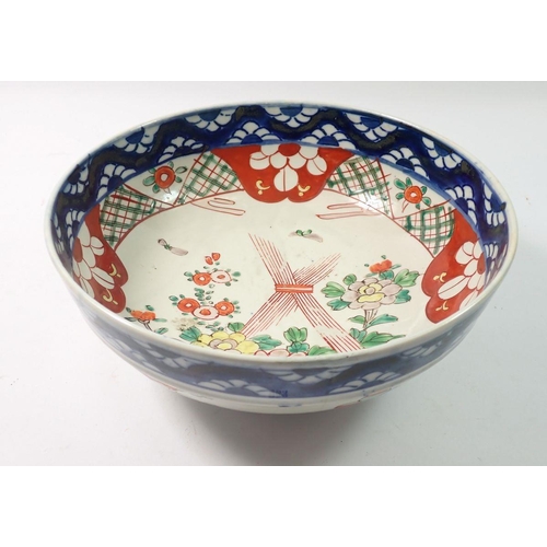 299 - A Japanese Imari fruit bowl with floral decoration, 24cm diameter