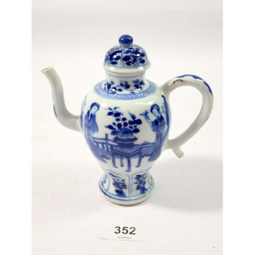 352 - An 18th century Chinese blue and white wine pot, Kangxi period, 13cm tall