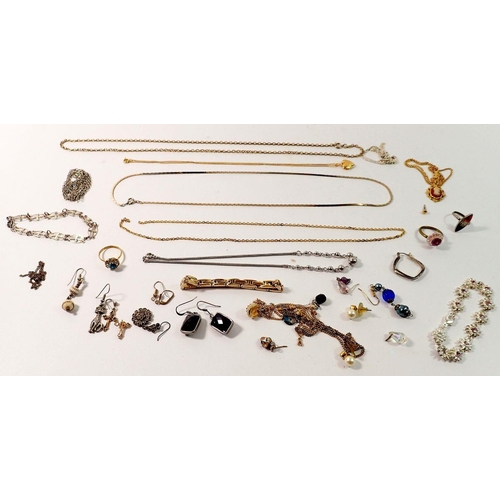 691 - Various costume jewellery