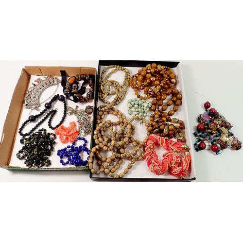 704 - A box of costume jewellery