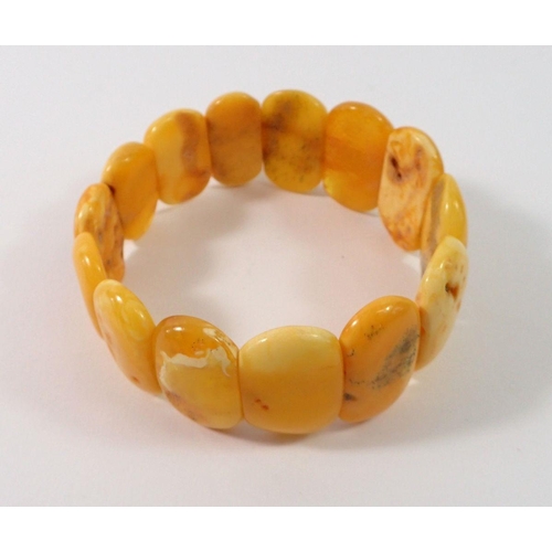 712 - A Baltic amber stretch bracelet, 2.8cm wide, 32g