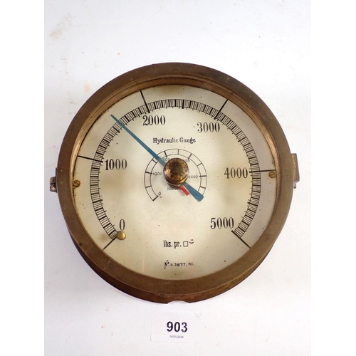 903 - A brass cased hydraulic gauge, 18cm diameter