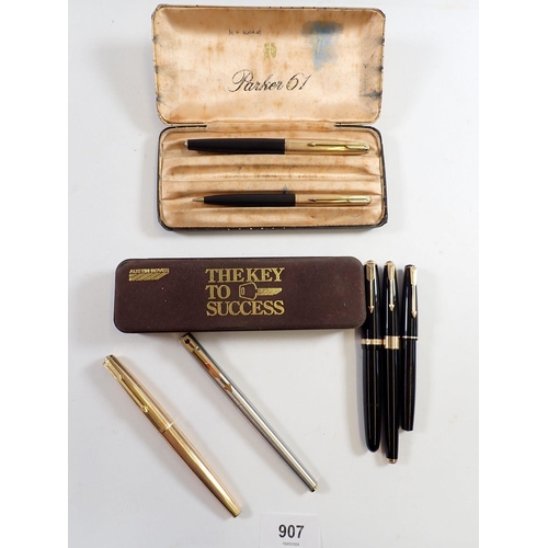 907 - A group of vintage Parker pens including Parker '61' fountain pen and pencil, an 'Arrow roller ball ... 