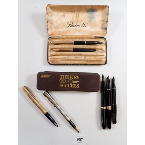 907 - A group of vintage Parker pens including Parker '61' fountain pen and pencil, an 'Arrow roller ball ... 