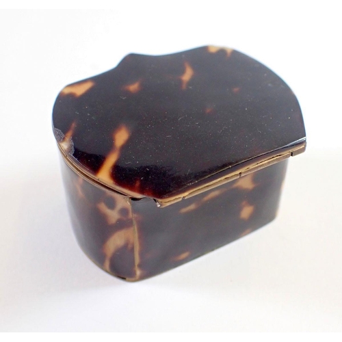 931 - A 19th century tortoiseshell and gilt metal patch box, 4.5cm wide