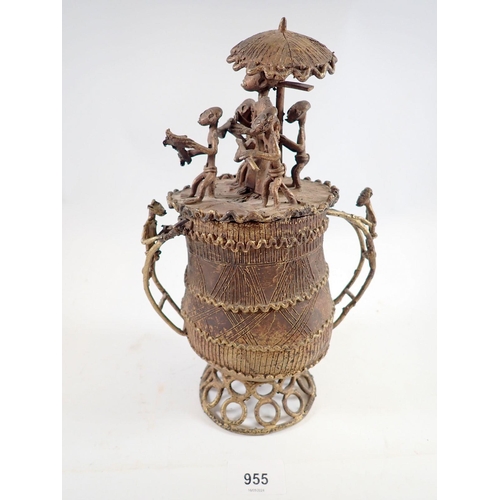 955 - An early to mid 20th century Ashanti/Akan gold dust lidded lost wax bronze urn decorated with incise... 