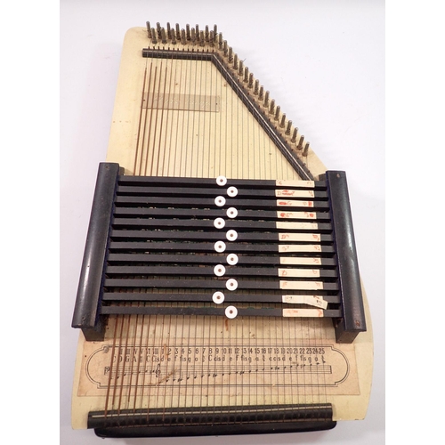 1024 - A vintage Autoharp with a Mel Bay 'Fun with the Autoharp' magazine