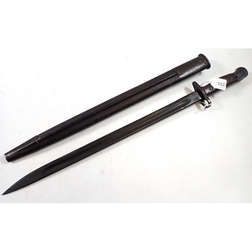 1027 - A British military issue WWII bayonet with wooden handle, blade 45cm (Due to recent postal restricti... 