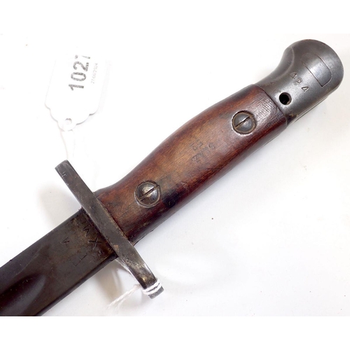 1027 - A British military issue WWII bayonet with wooden handle, blade 45cm (Due to recent postal restricti... 