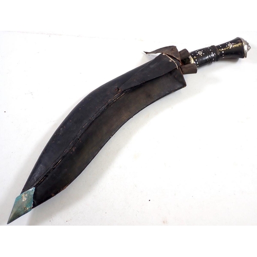 1028 - A WWI period Gurkha Kukri dagger/knife with ebony handle and lion to end (Due to recent postal restr... 