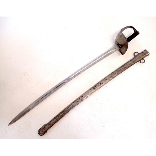 1032 - An Enfield 1899 pattern cavalry troopers sabre,  with scabbard, blade 87cm (Due to recent postal res... 