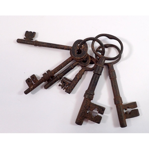 1087 - Six various antique keys, largest 11.5cm