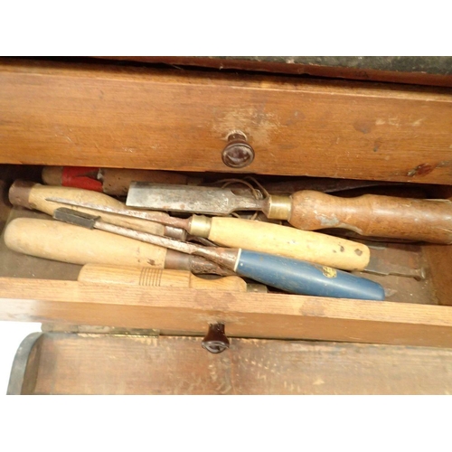 1222 - An early 20th century carry toolbox and contents of woodworking tools etc. including two Stanley han... 