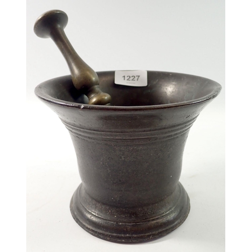 1227 - An 18th century bronze large pestle and mortar, 13cm tall