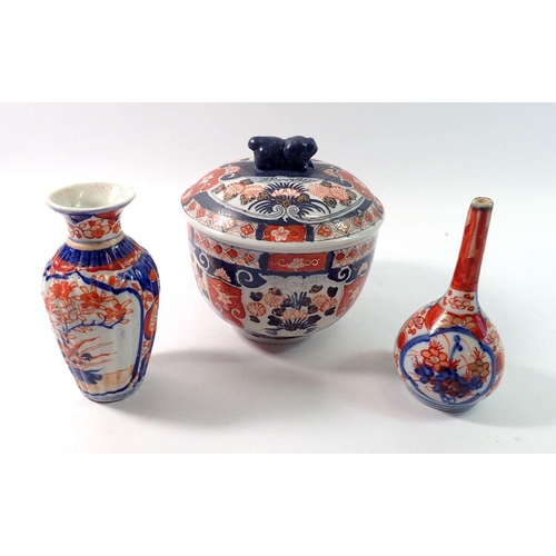 125 - A Japanees Imari bowl and cover and two small vases, 14cm tall