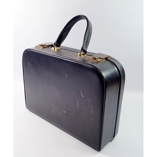 1360 - A vintage ladies vanity case