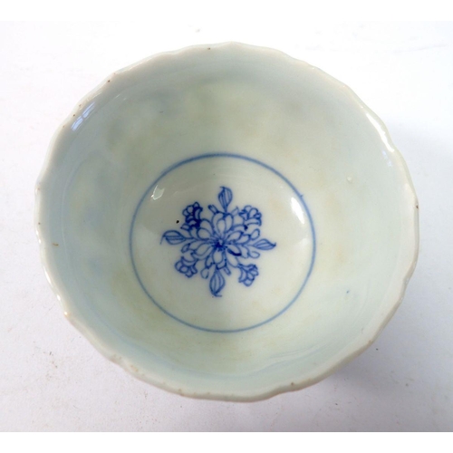 162 - An 18th century Chinese blue and white tea bowl with panelled floral and landscape decoration
