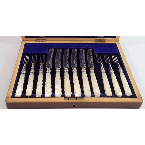 276 - A Victorian set of mother of pearl handled dessert cutlery in mahogany case