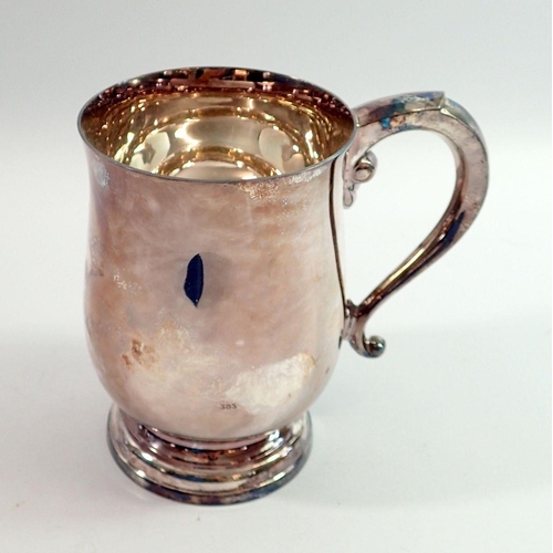 292 - A silver tankard on pedestal foot, Sheffield 1977, boxed (not engraved) by James Dixon & Sons, 397g