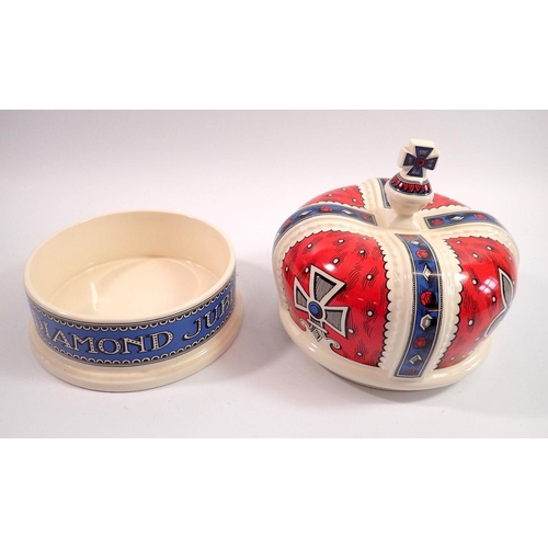 36 - An Emma Bridgewater pottery jar and cover modelled as a crown to commemorate Elizabeth II Diamond Ju... 