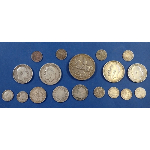 703 - A group of British silver coins - 1038g total weight pre-1947 including George V crown 1935, half cr... 