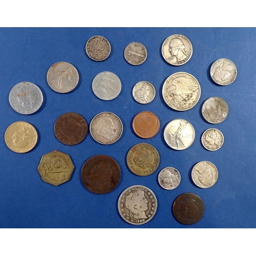 728 - American silver coins including Barber half dollar 1900, Liberty half dollar 1943, quarter dollar 19... 