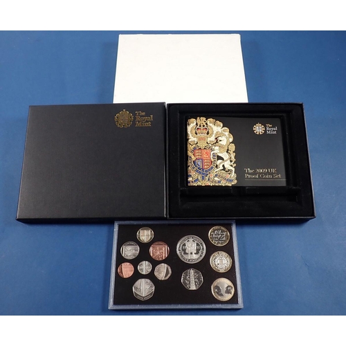 765 - A Royal Mint 2009 UK Proof Coin Set featuring the Kew Gardens 50p, 12 coins in case Cond: UNC