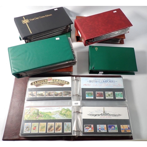 800 - GB stamps: With face value £330+, large box of QEII presentation packs, 1968-2002, with decimal in 7... 