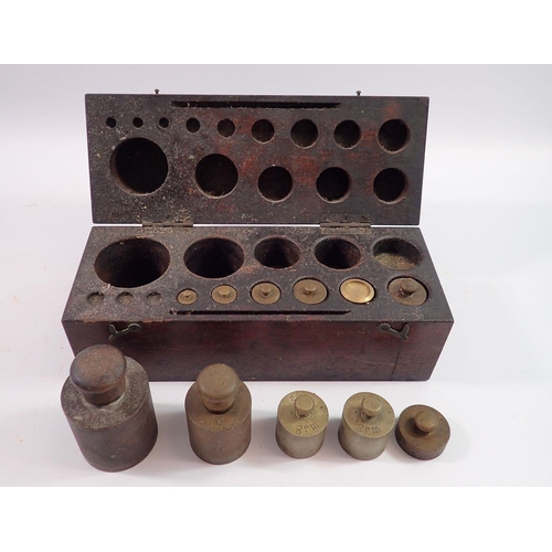 1132 - A Baird and Tatlock cased set of weights, 25cm wide