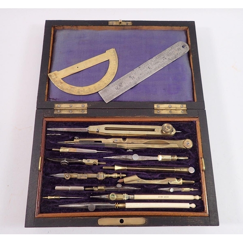 1138 - An early 20th century mahogany drawing set, boxed with key, 21 x 13cm